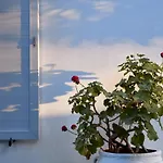 Ξενοδοχείο με διαμερίσματα Mykonos Town Suites 4*